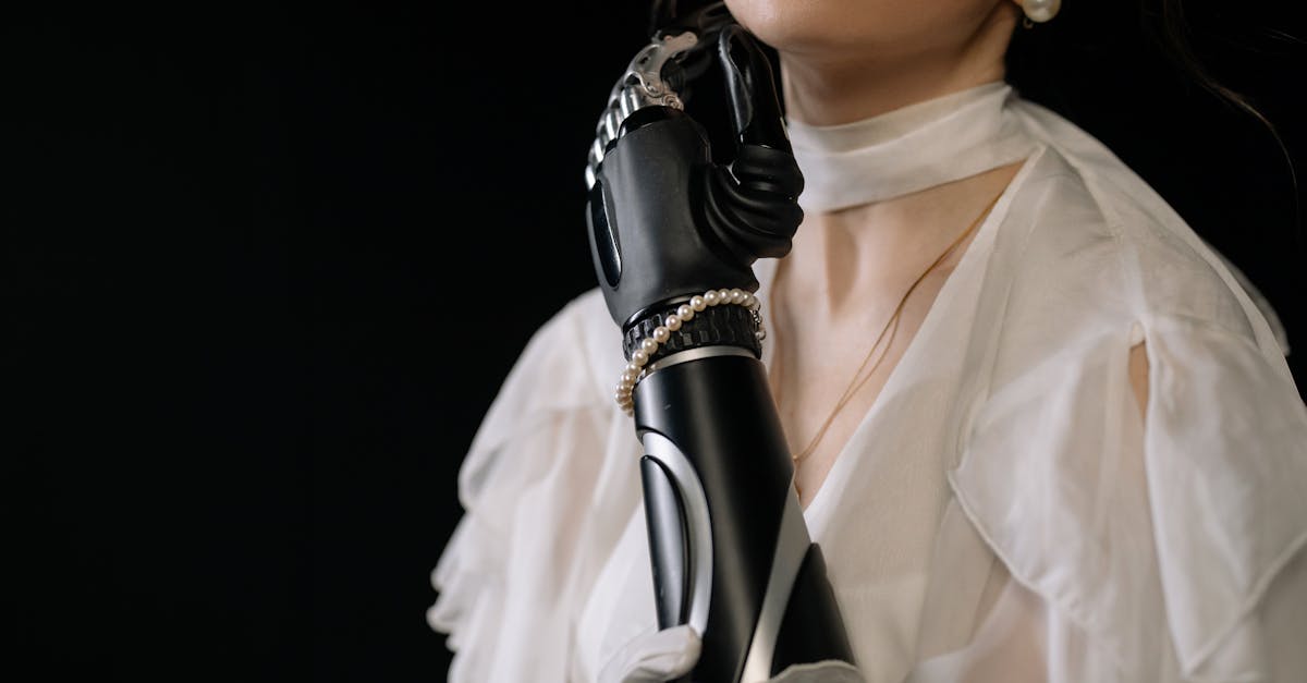 découvrez tout sur le tech neck, ce mal moderne causé par une mauvaise posture liée à l'utilisation excessive des écrans. apprenez des conseils pratiques pour prévenir et soulager ce phénomène tout en améliorant votre confort au quotidien.